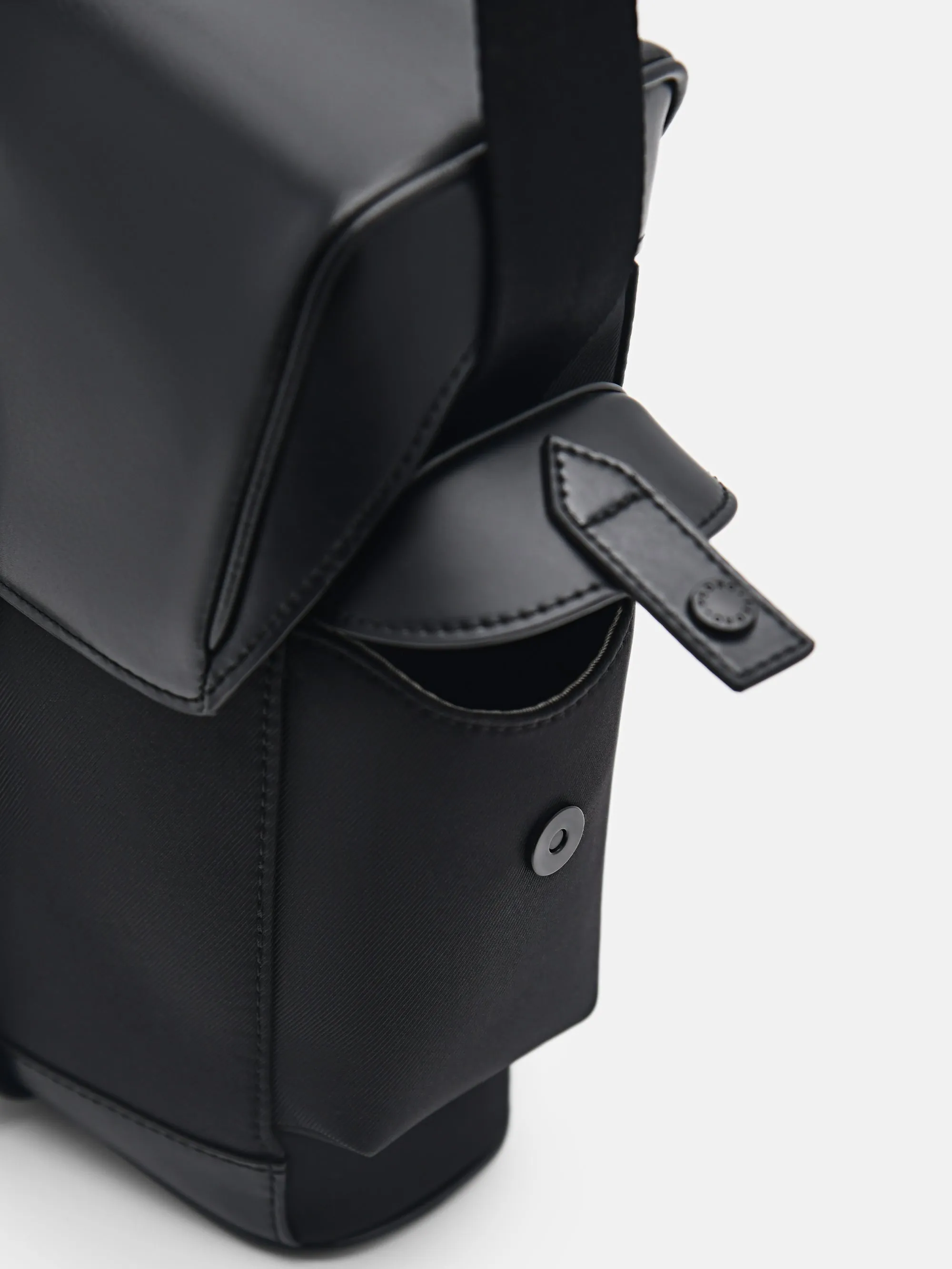 Jones Nylon Messenger Bag