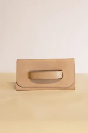 Mare Handle Clutch in Pebble