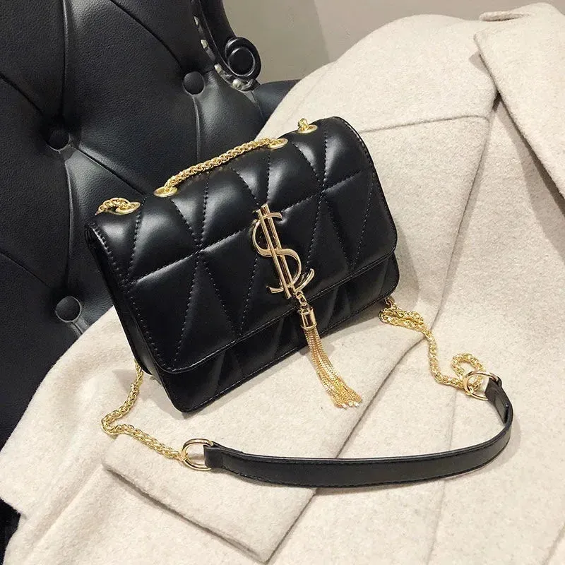 Stylish Oblique Straddle Handbag with One Shoulder Chain: Simple Yet Sophisticated